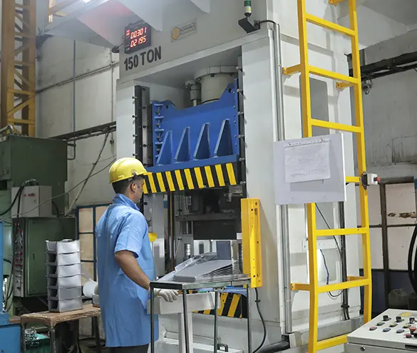 Press shop producing pressed sheet metal components